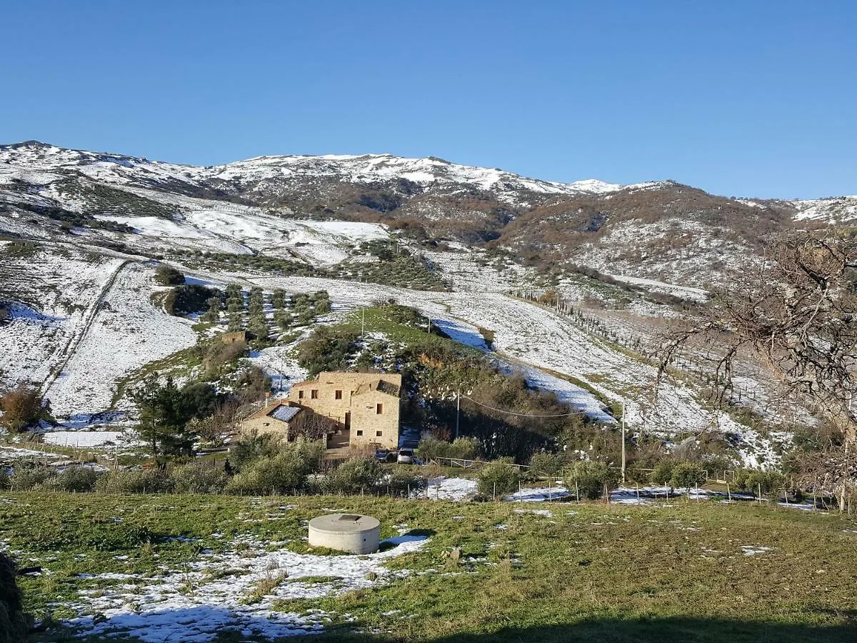 Hôtel Casalvecchio Country House à Geraci Siculo Séjour à la ferme